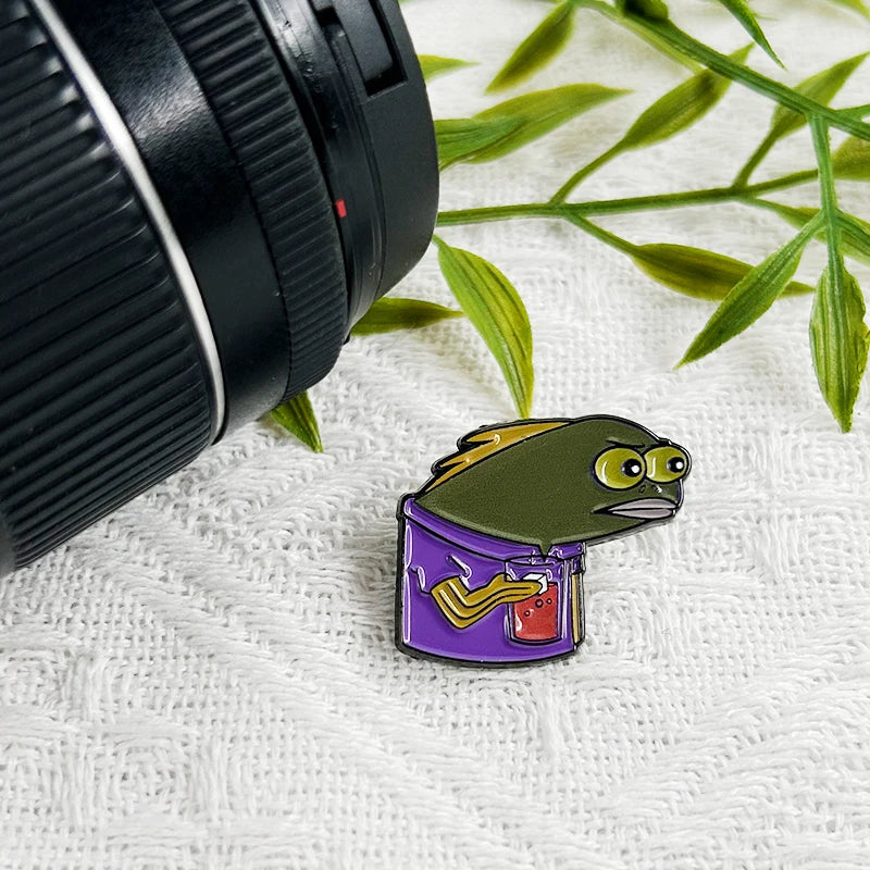 Suspicious Long Neck Fish Tom Pin