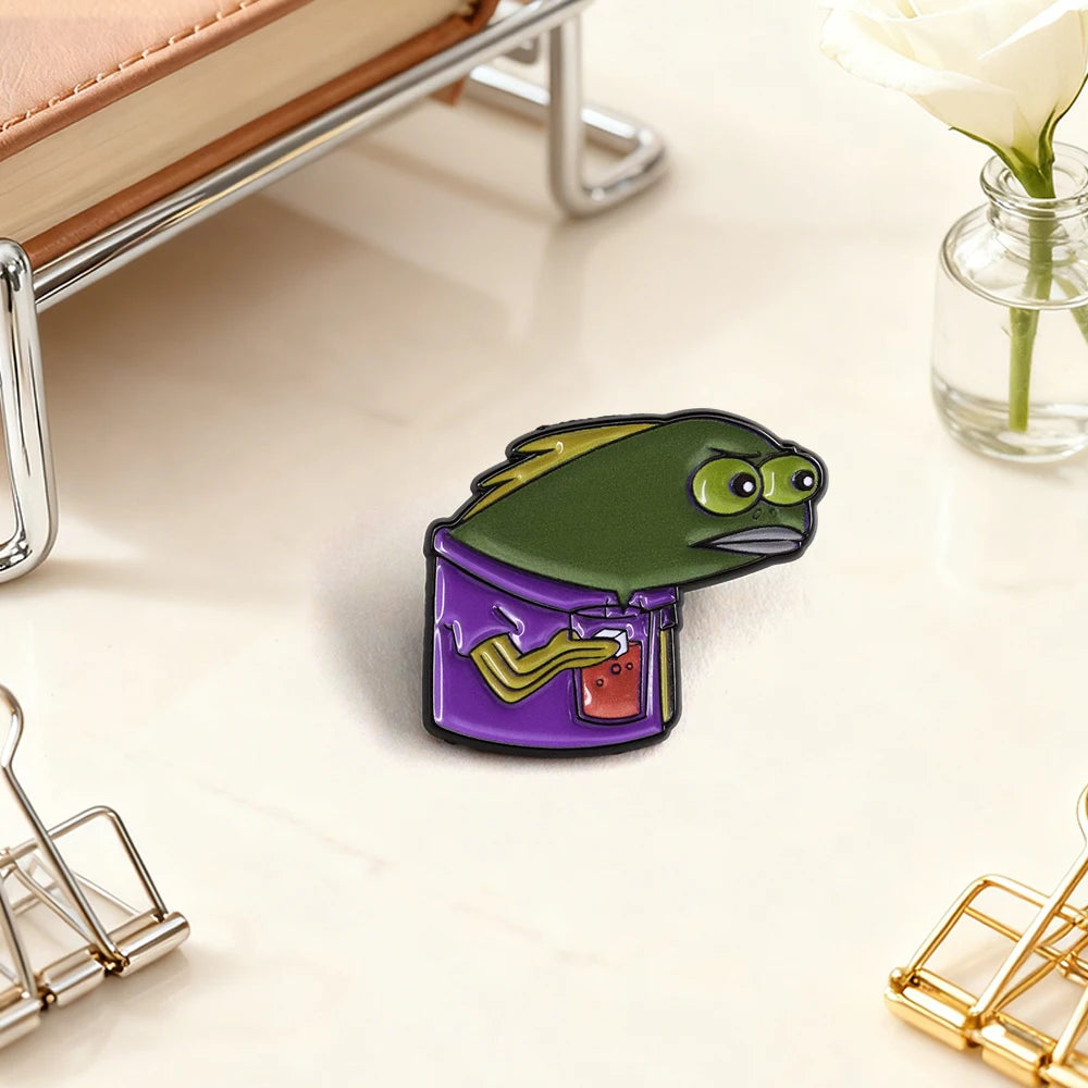 Suspicious Long Neck Fish Tom Pin