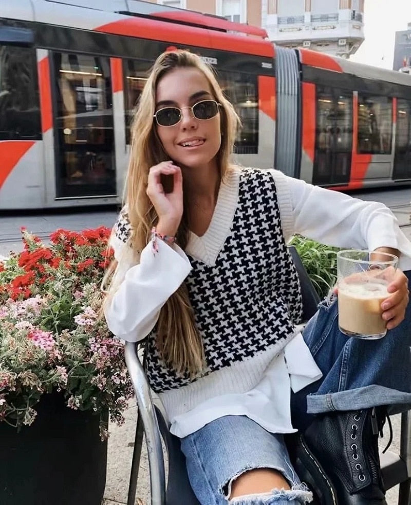 Oversized Knit Hounds Tooth Vest
