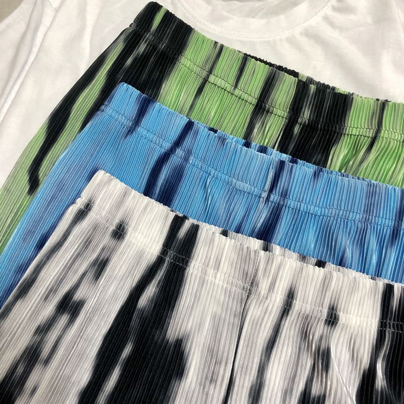 Relaxed Fit Pleated Trousers
