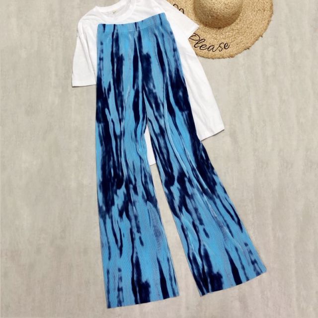 Relaxed Fit Pleated Trousers